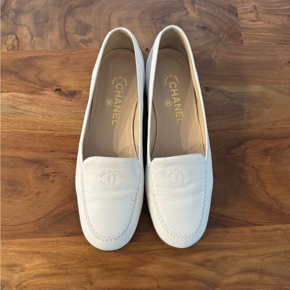 White vintage 90’s Chanel Loafer